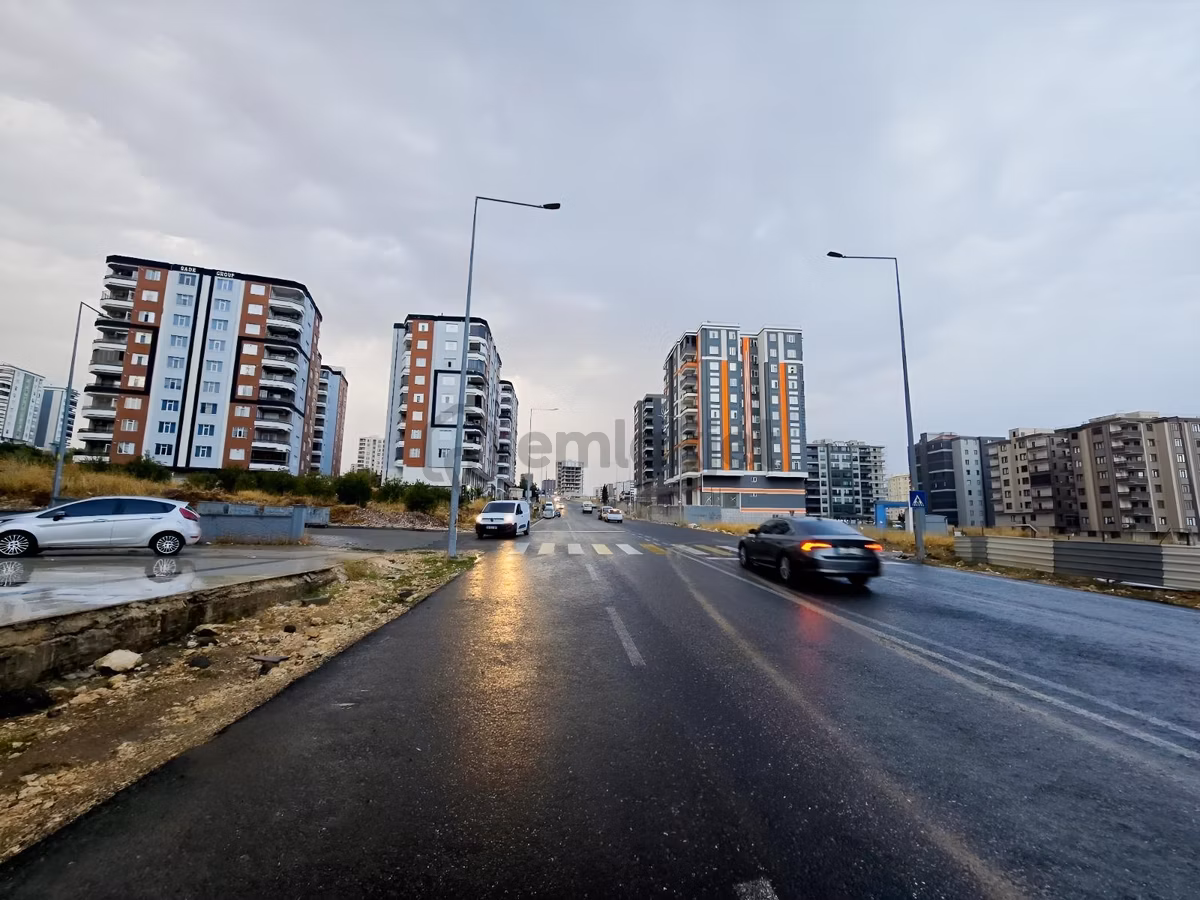 Cadde Üzerinde Lüx Geniş 3+1 Satılık Daire - 2