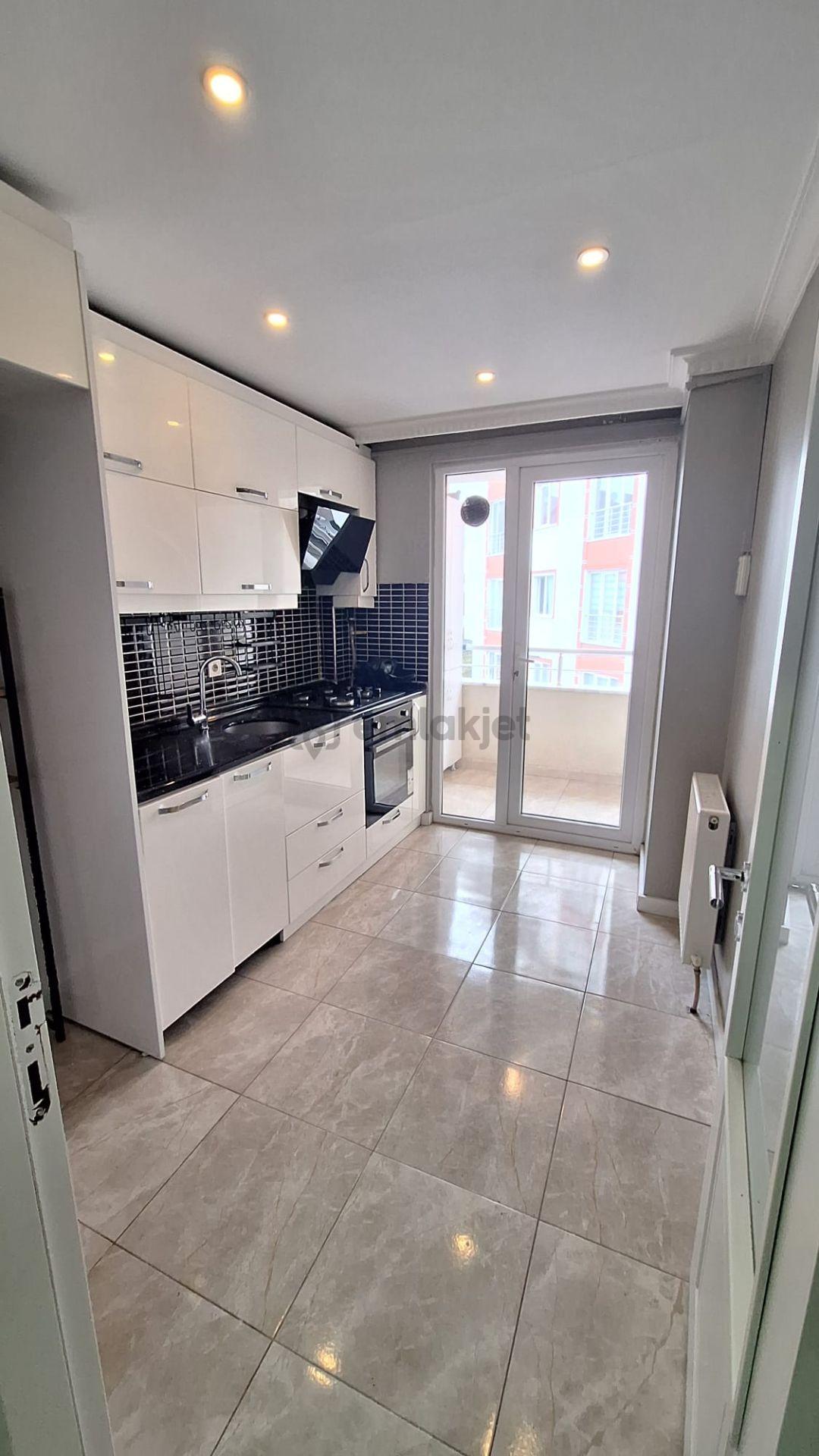 Eyüpsultan Çırçır Mah. Kiralık Daire 3+1 Cadde Üzeri Otoparklı - 3