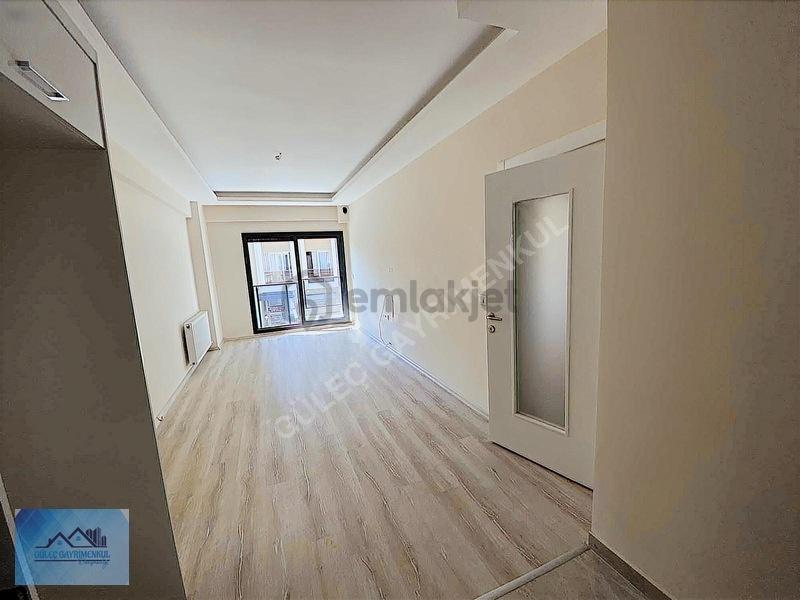 Menderes'te Cadde Üstü Mithatpaşa Mahallesinde 1+1 - 11