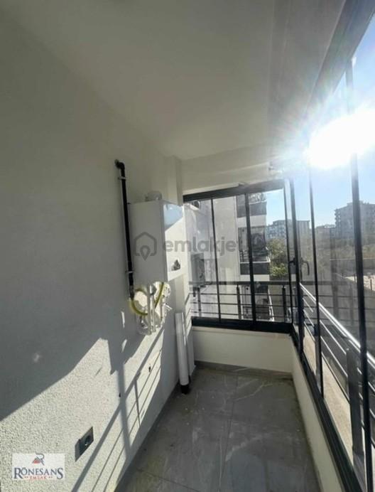 Rönesans Emlak'tan Geniş Kiralık 1+1 Daire - 10