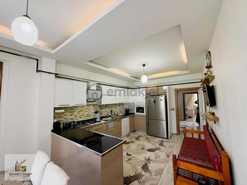 Bağcılarda Satılık 4+1 4. Kat 200 M2 - 2