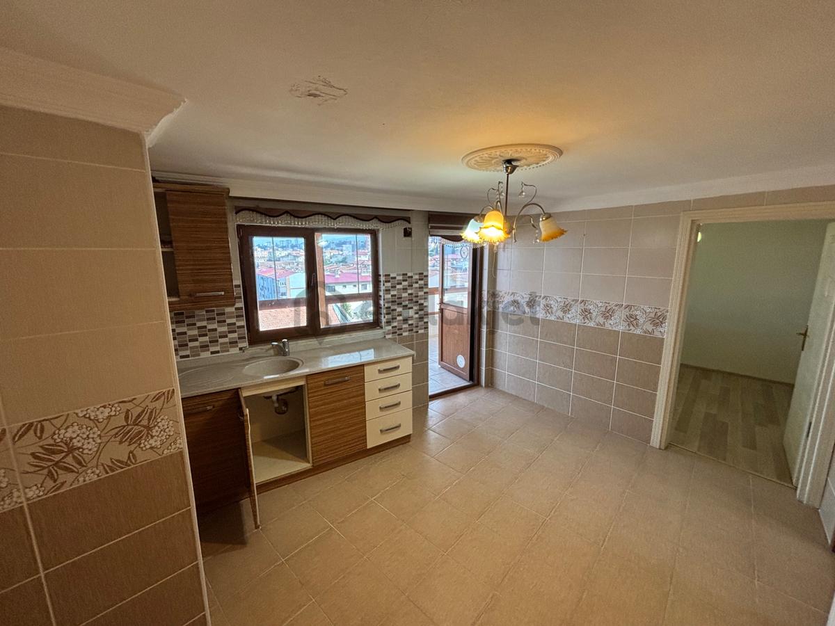 Trabzon Pelitlide Kiralık Asansörlü Çatı Katı - 4