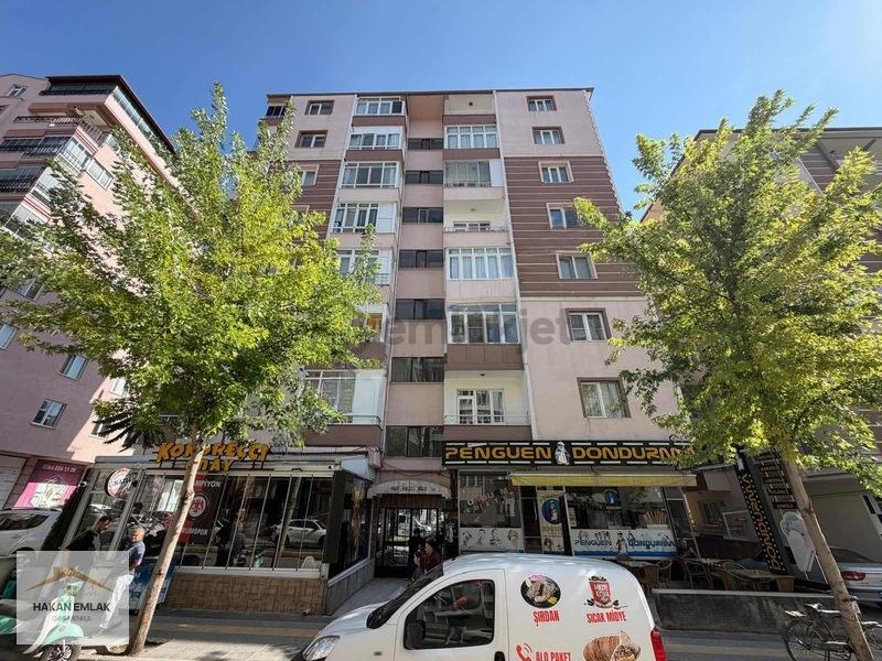 Hakan Emlak'tan Fatih Cadde'si Üzeri Satılık 3+1 Daire