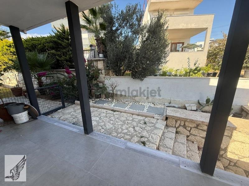 Seferihisar Akarca'da Deniz Manzaralı Satılık Tripleks Villa - 8