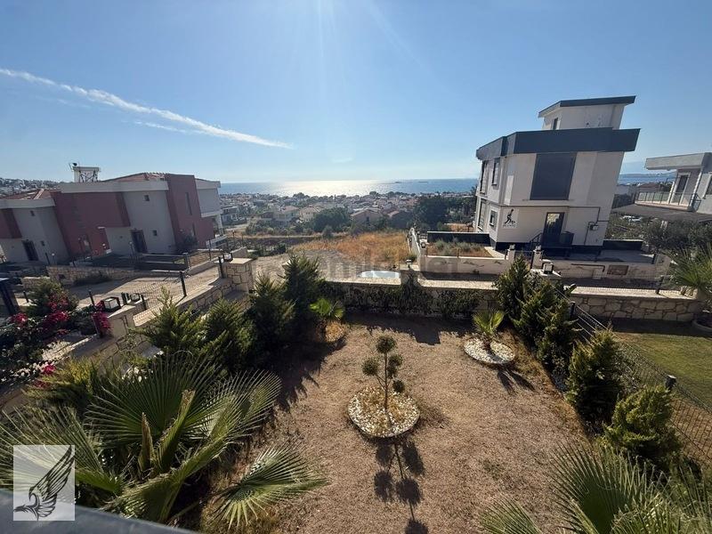 Seferihisar Akarca'da Deniz Manzaralı Satılık Tripleks Villa - 2