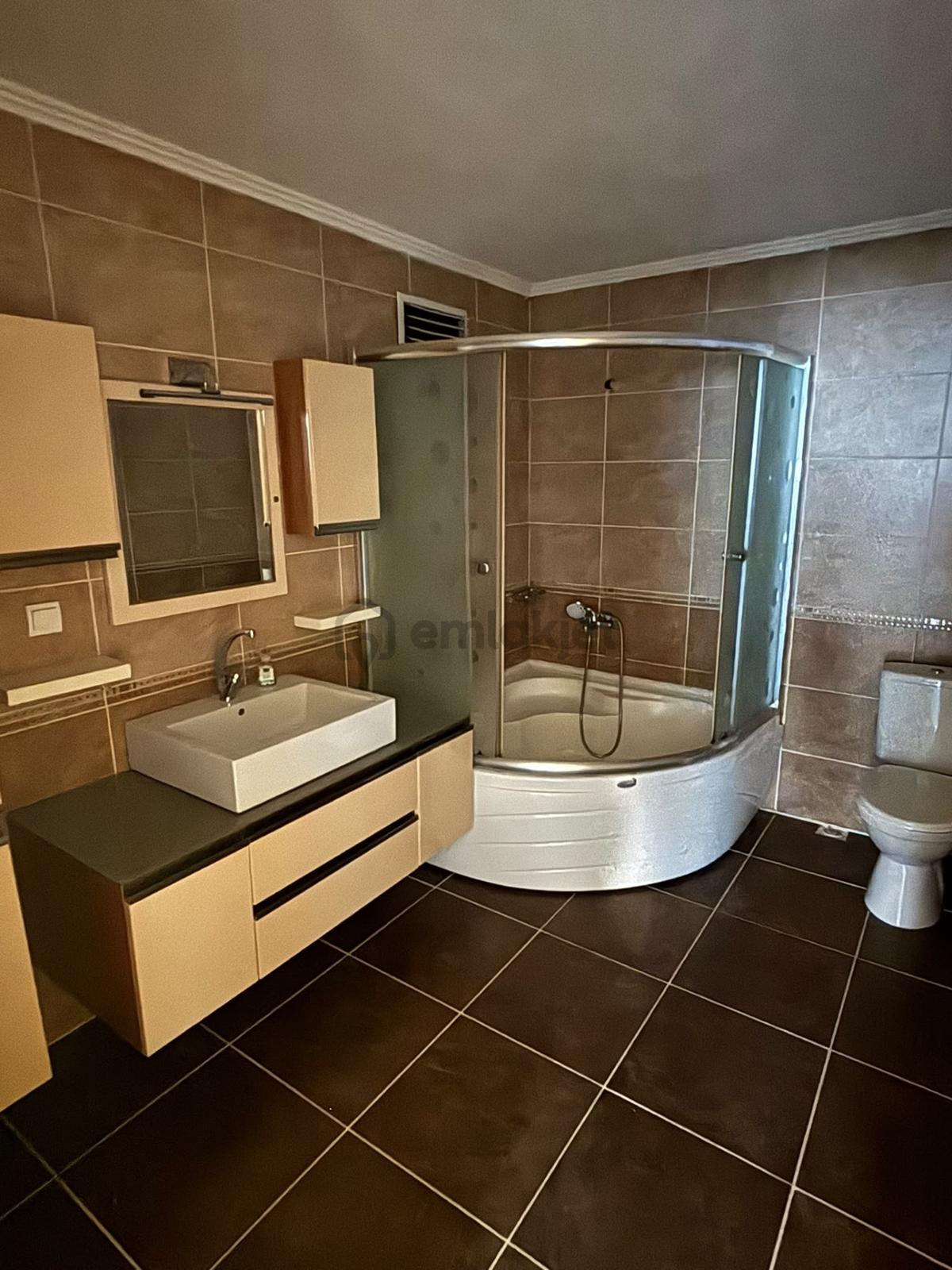 Söğütlüde Kiralık 3+1 Doğalgazlı Daire - 10