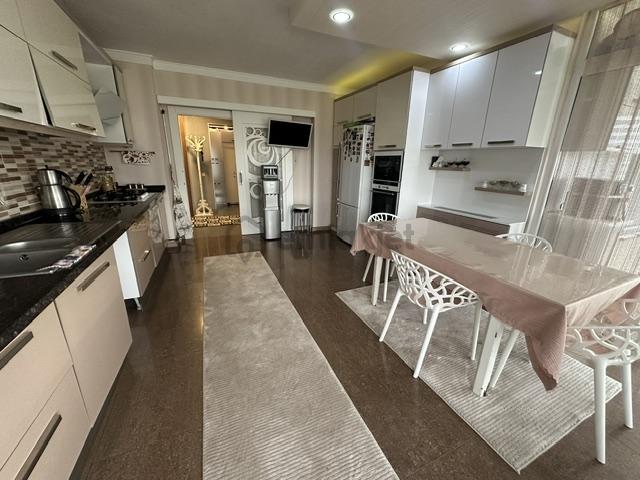 Bağlıcada Katta 200 M2 Net Kullanımlı 5+1 Satılık Daire - 15