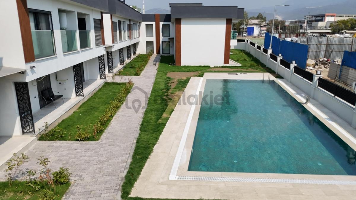 Bornova Doğanlarda Havuzlu Sitede Modern 1+1 Daire - 13