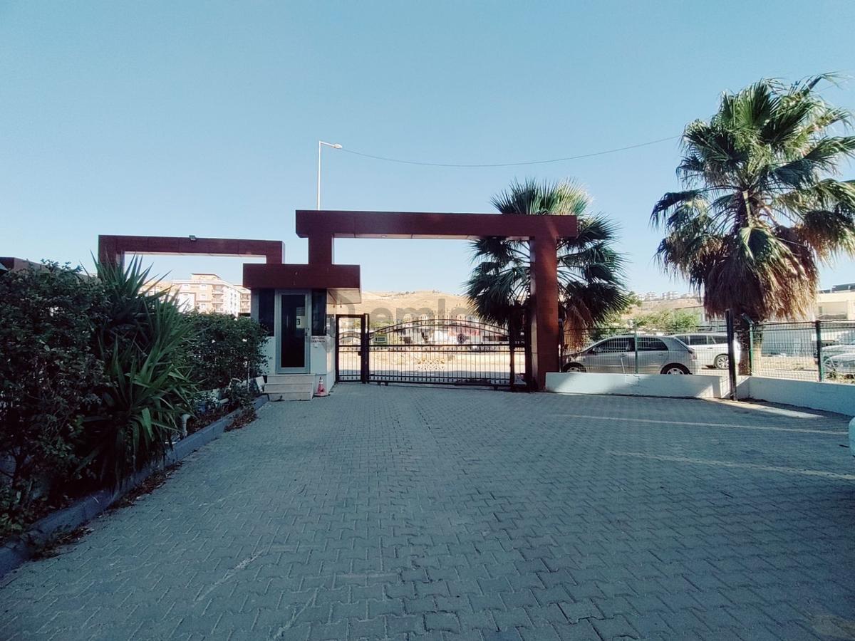 Site İçinde Havuz Cepheli 2+1 Geniş Balkonlu Satılık Daire - 2
