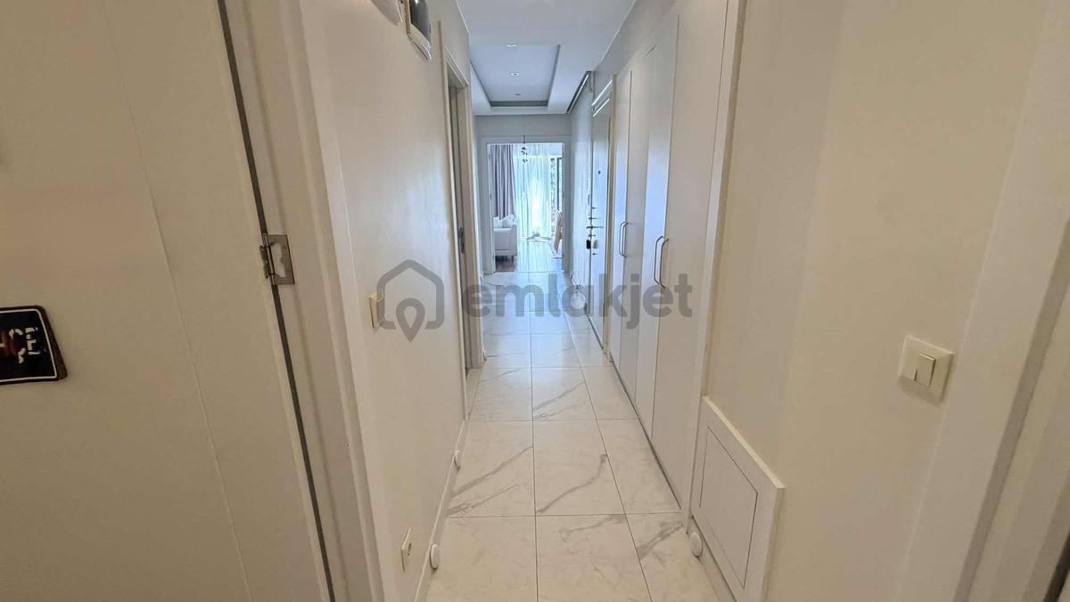 Kozyatağı Bayar Cad. Satılık 3+1 Geniş Daire - 30