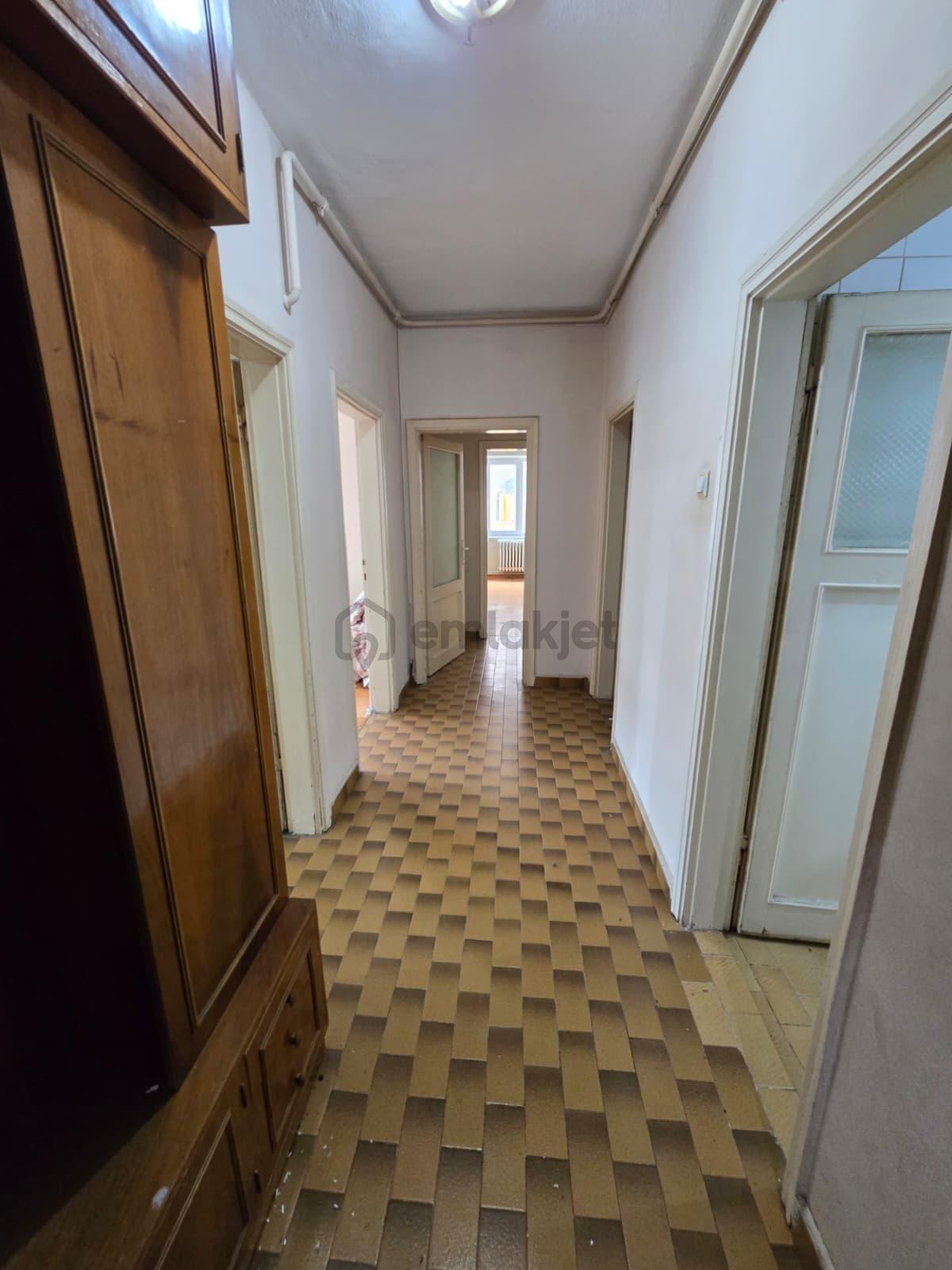Cumhuriyet Mahallesinde Cadde Üzerinde Satılık 3+1 Daire - 12