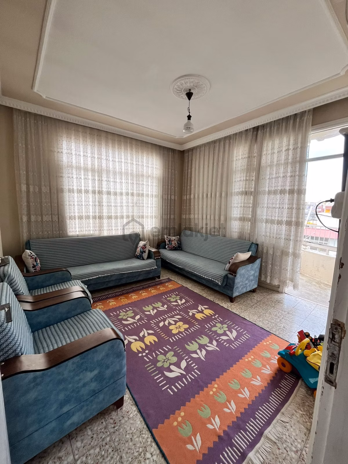 Bizim Emlak'tan Anıt 'ta 3+1 Bagimsiz Mutfaklı Arakat Kiralık Daire