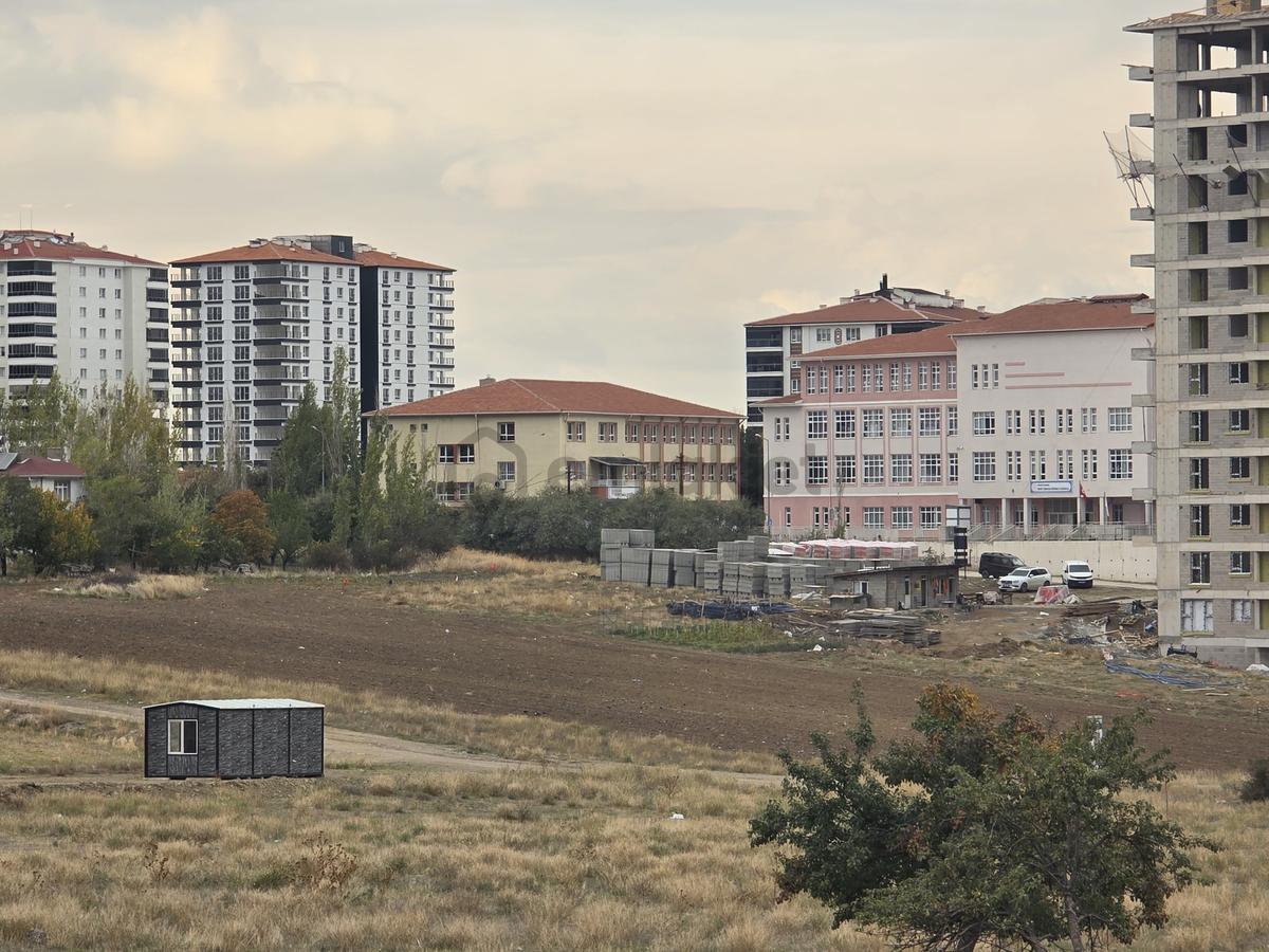 Akbal'dan Cadde Dibi Bir Daire Getirili 160m2 Satılk İmarlı Arsa - 28