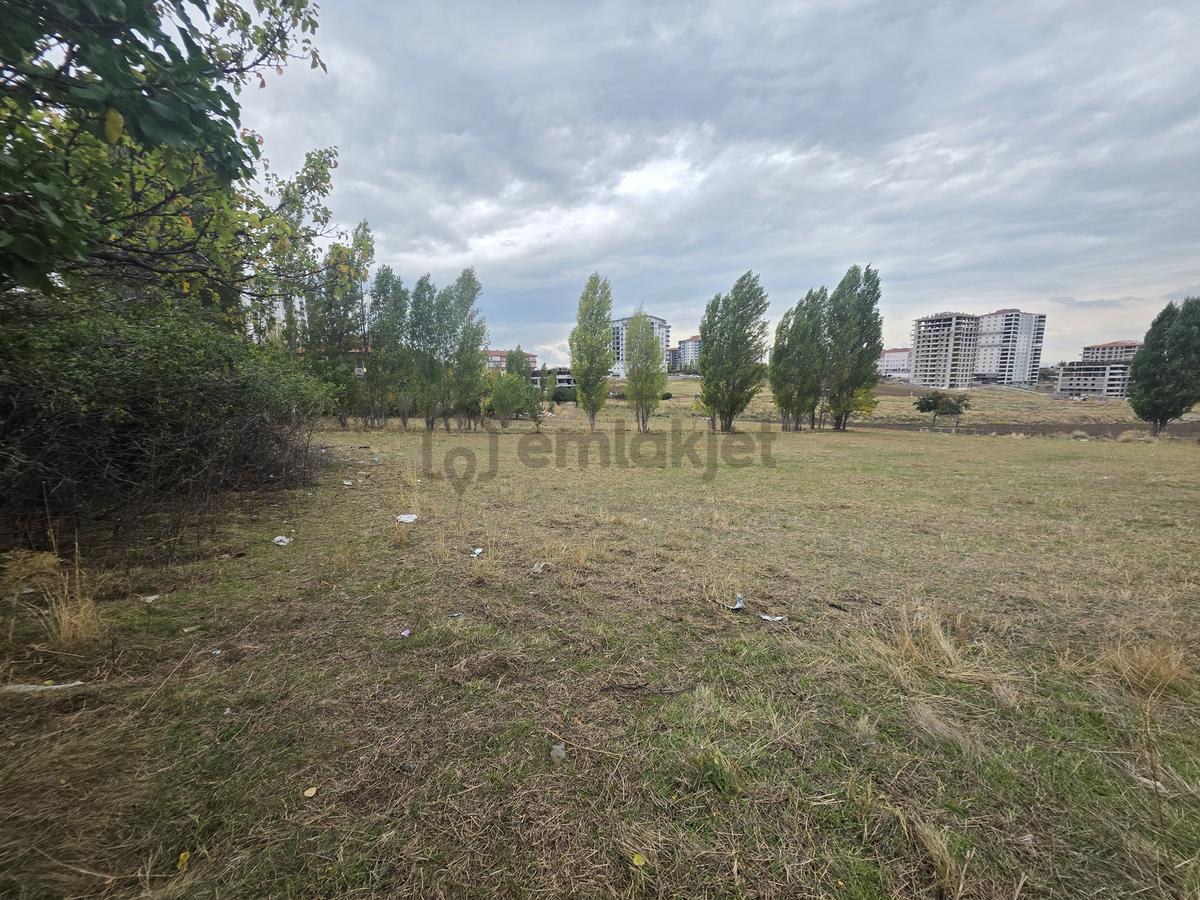 Akbal'dan Cadde Dibi Bir Daire Getirili 160m2 Satılk İmarlı Arsa - 3