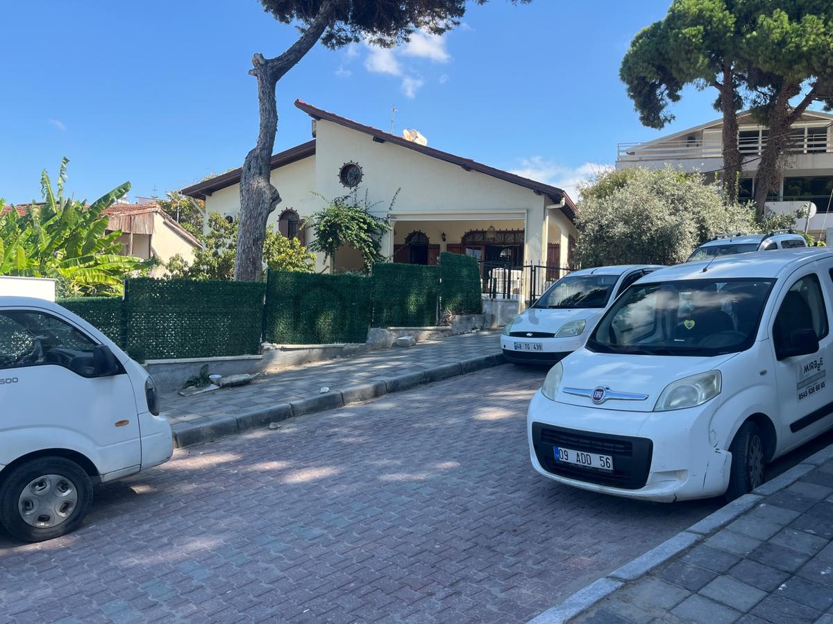 Kadılar Denizinde Eşsiz Konumda Köşe Parsel Tek Villa - 10