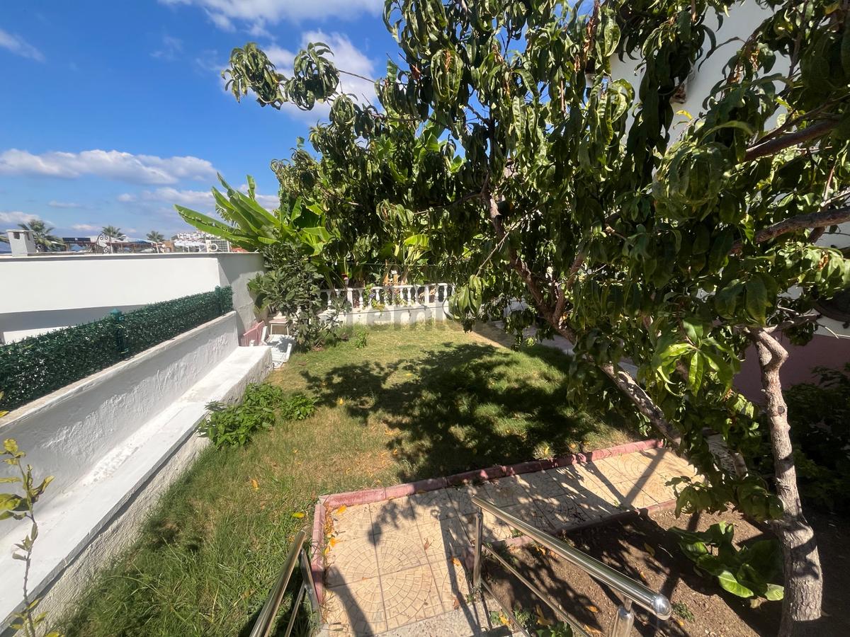 Kadılar Denizinde Eşsiz Konumda Köşe Parsel Tek Villa - 18