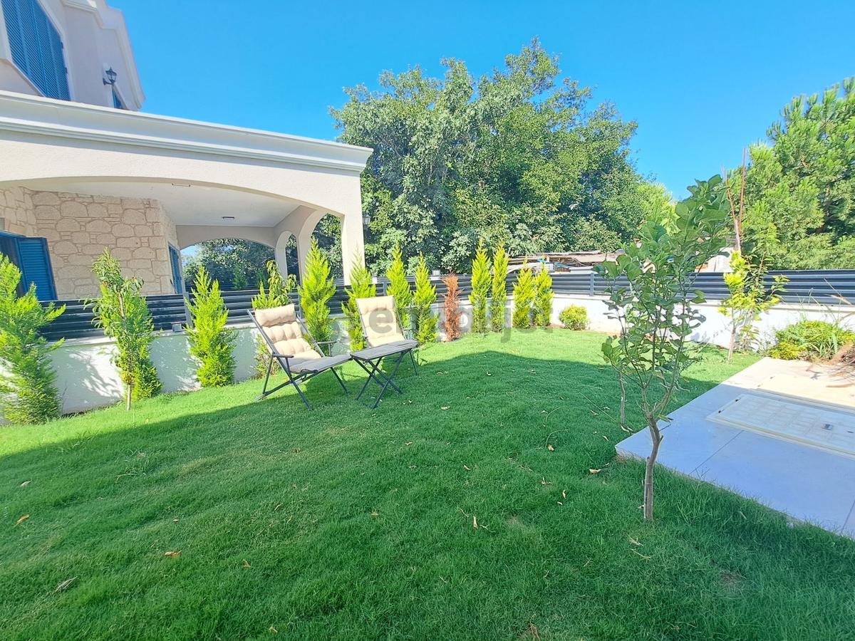 Kuşadası'nda Denize Yakın Satılık Villa - 7