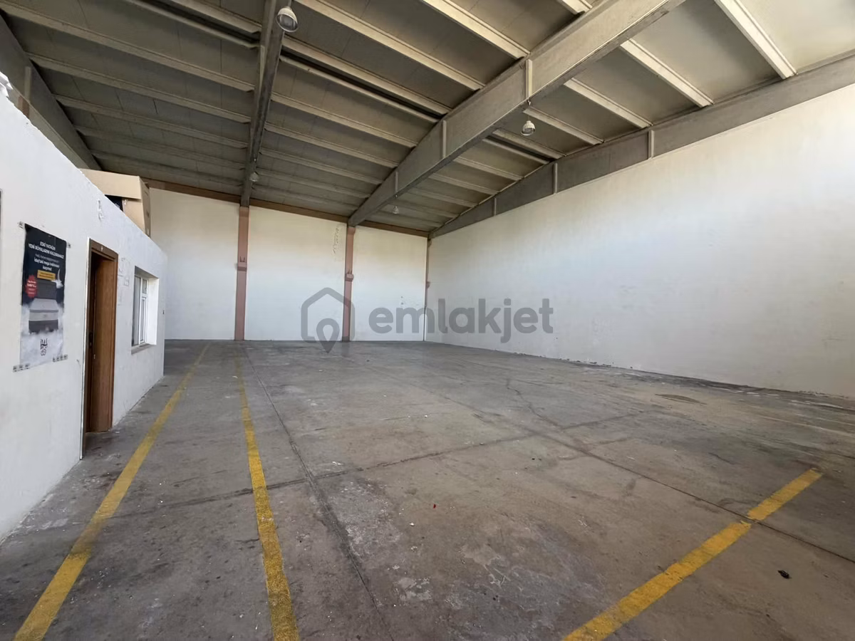 Mega Sanayi De Satılık Uygun Fiyatlı Dükkan - 3