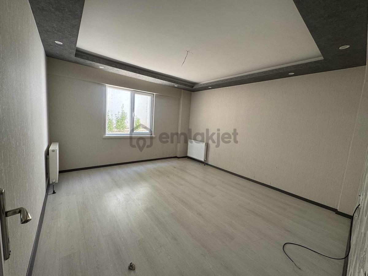 Sanayi Mahallesinde 3+1 Kiralık Daire - 11