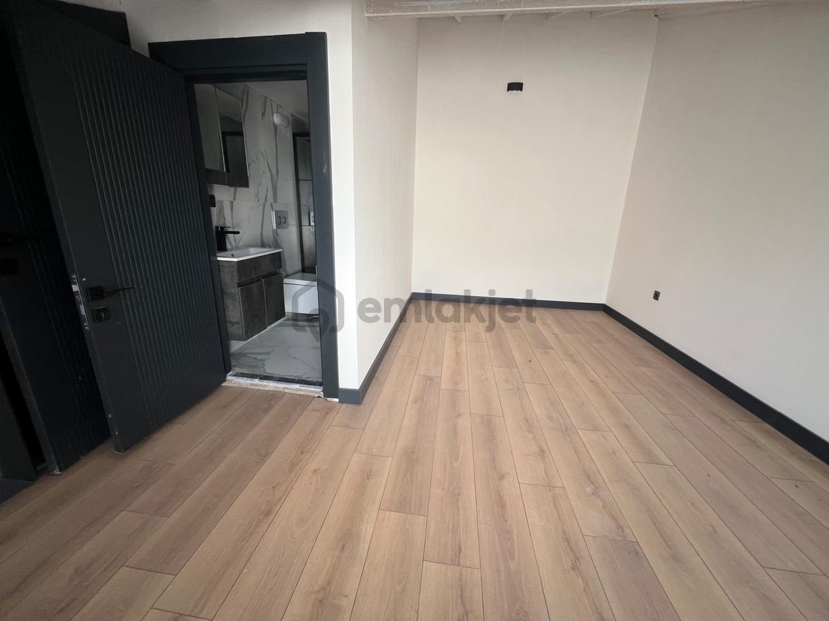 Ortamahallede Geniş Bahçeli Köşe Villa (teklife Açık) - 6