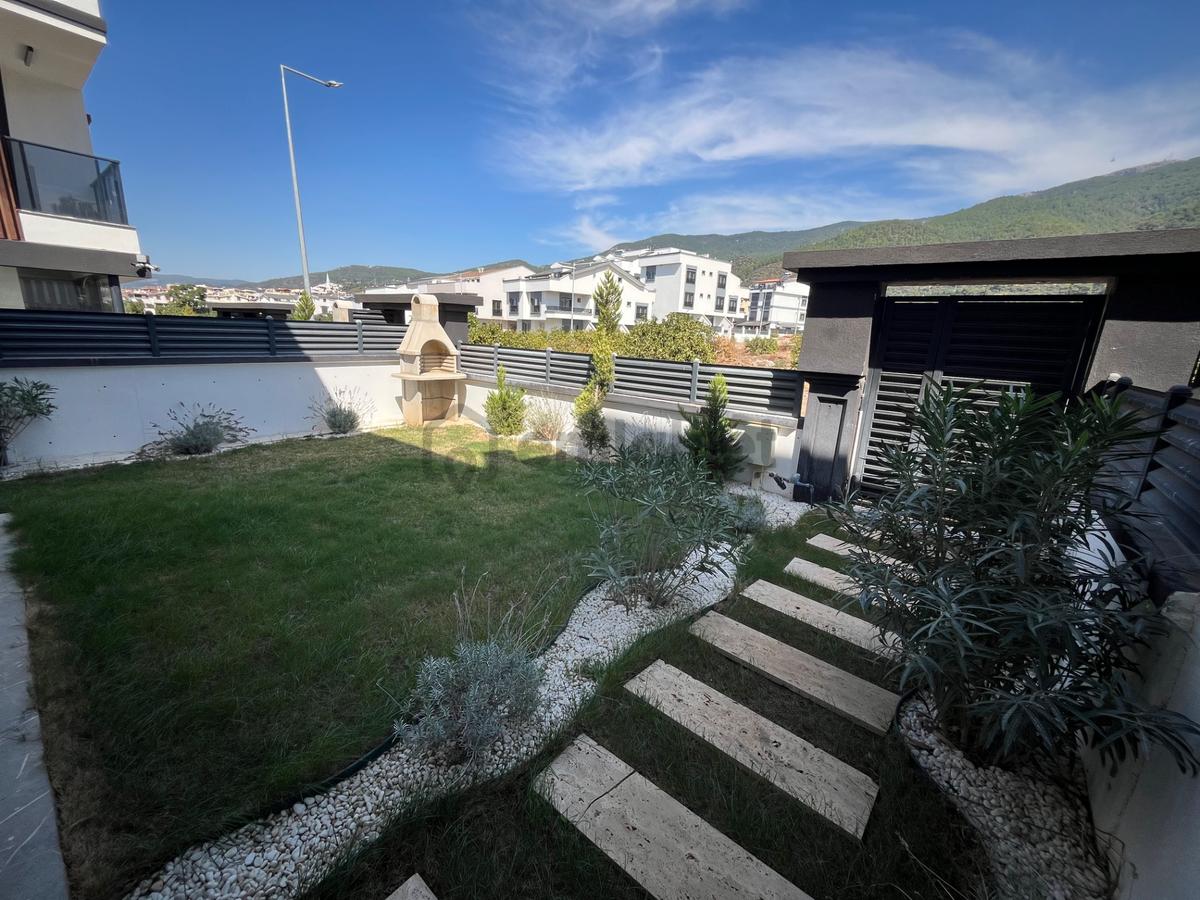 Ortamahallede Geniş Bahçeli Köşe Villa (teklife Açık) - 5