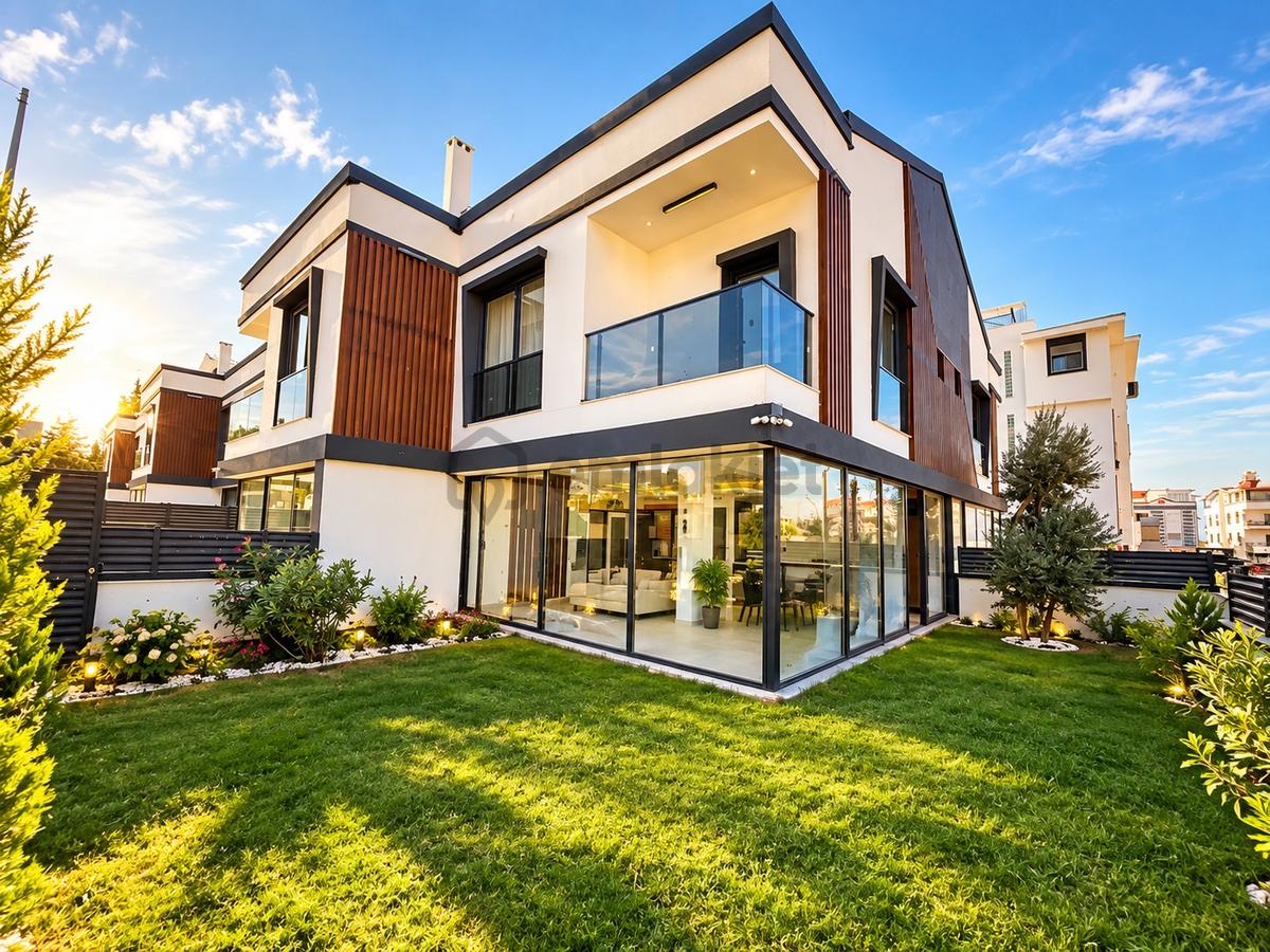 Ortamahallede Geniş Bahçeli Köşe Villa (teklife Açık)