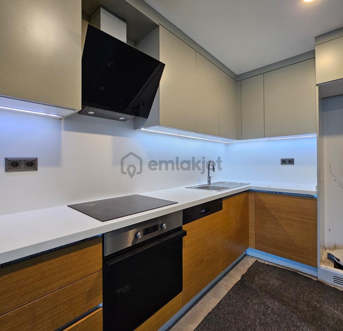 Akros İstanbulda E-5 Cephe 1+1 Kiralık Daire - 11