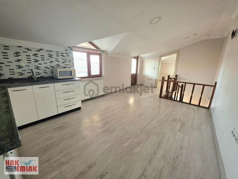 Hak Emlak'tan Azmimilli Mah.de Satılık Geniş 4+1 Dubleks Daire - 15