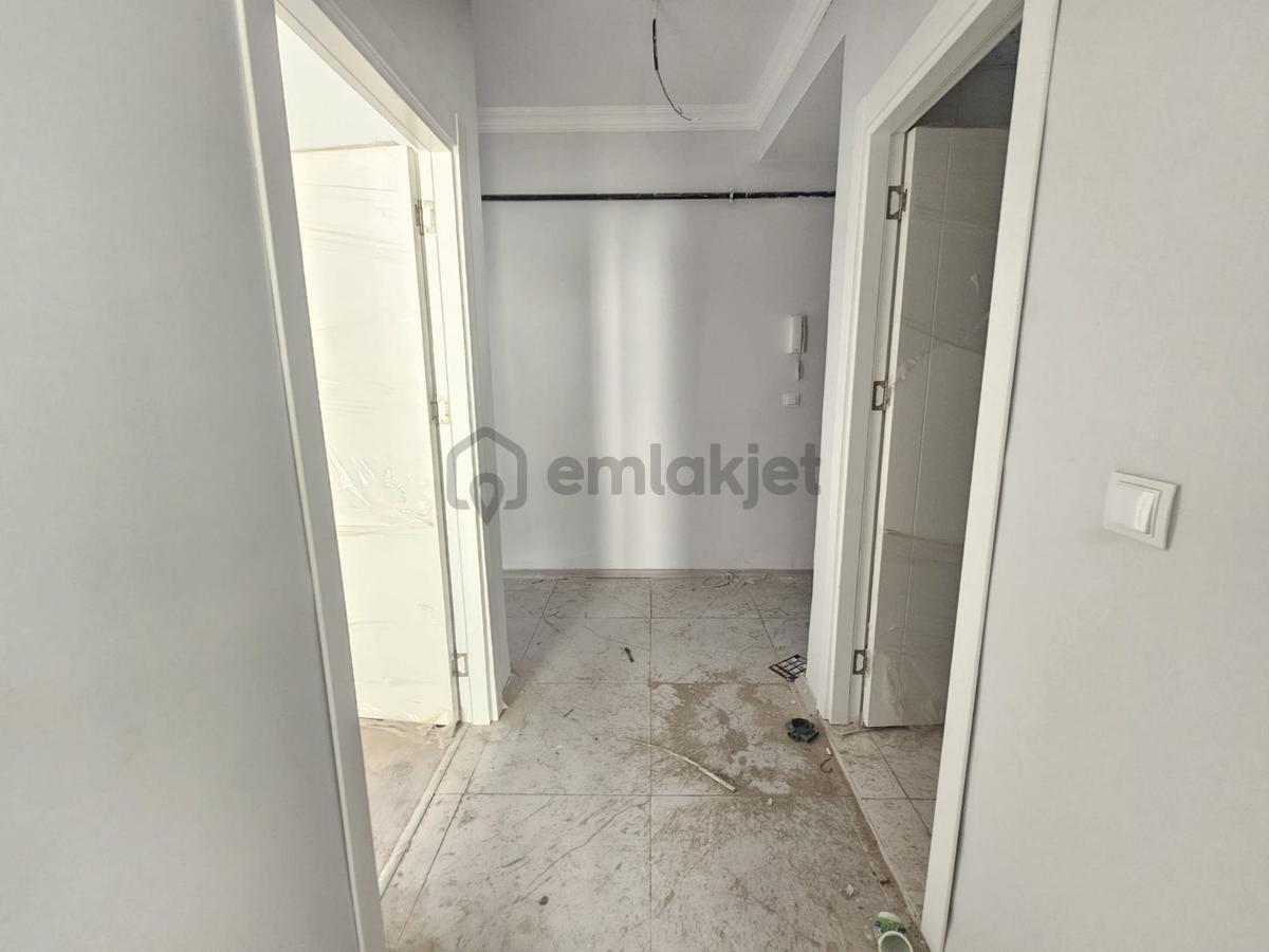 Ofis Rızvan Ağa Caddesinde Satılık 2+1 Daire - 8