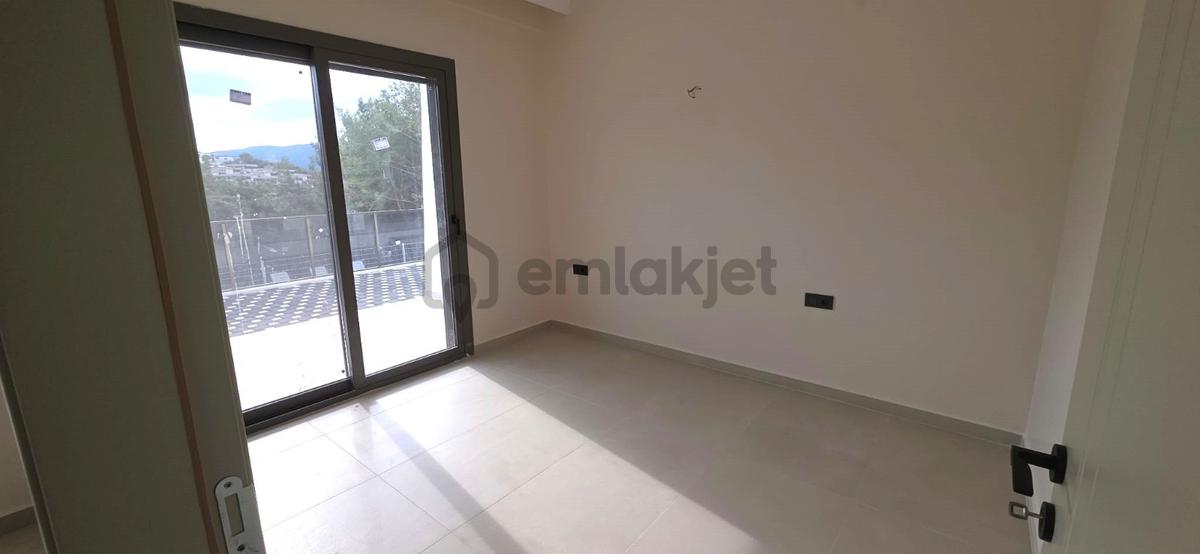 Havuzlu Sitede | Bahçe Kullanımlı | Geniş Odalı 3+1 Daire - 10