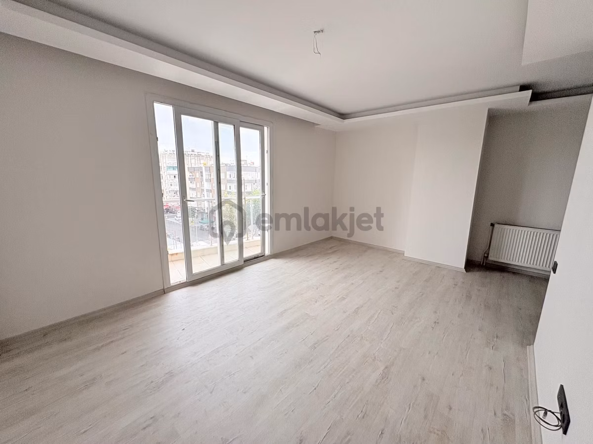 Prestijden Barış Mah'de 6 Yaşında Asansörlü Doğalgazlı 2+1 Daire