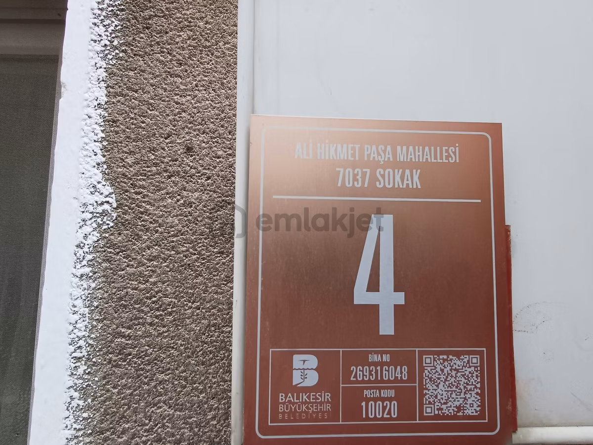 Ali Hikmet Paşa Mah. Devlet Hast.yanında 2+1 Daire - 6