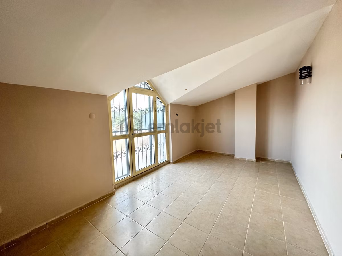 Kuşadasında 4+1 Devlet Hastanesi Üstü Doğalgazlı Kiralık Villa - 15