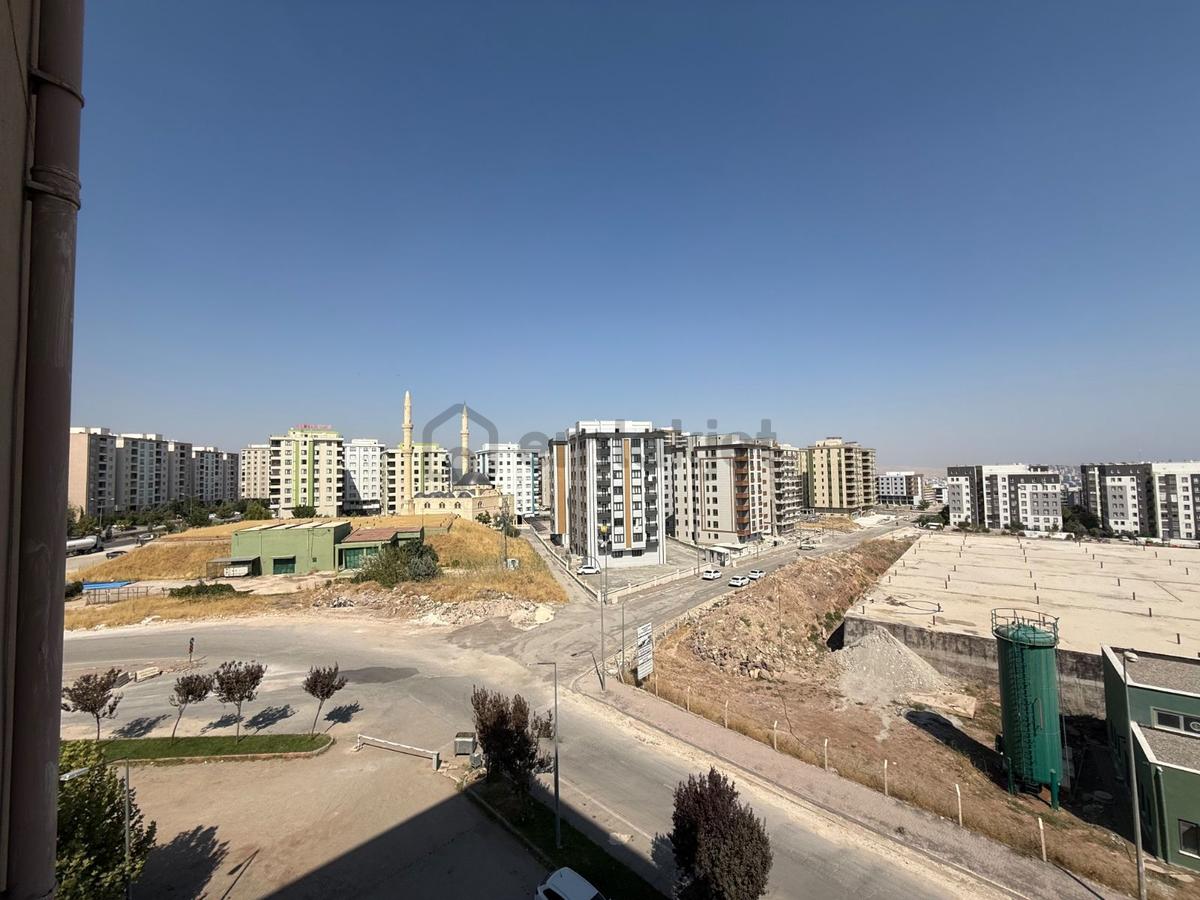 Belediye Evlerinde 3+1 | Çift Balkonlu | Çift Klimalı | Ara Kat - 23
