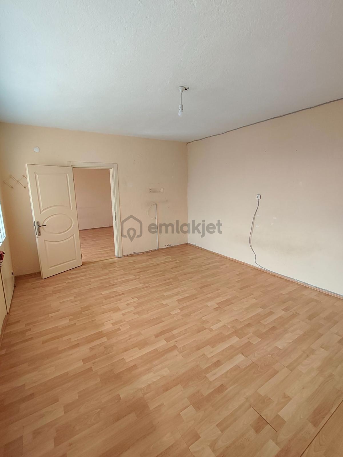 Bayraklı Muhittin Erener'de Kiralık 2+0 Daire - 5