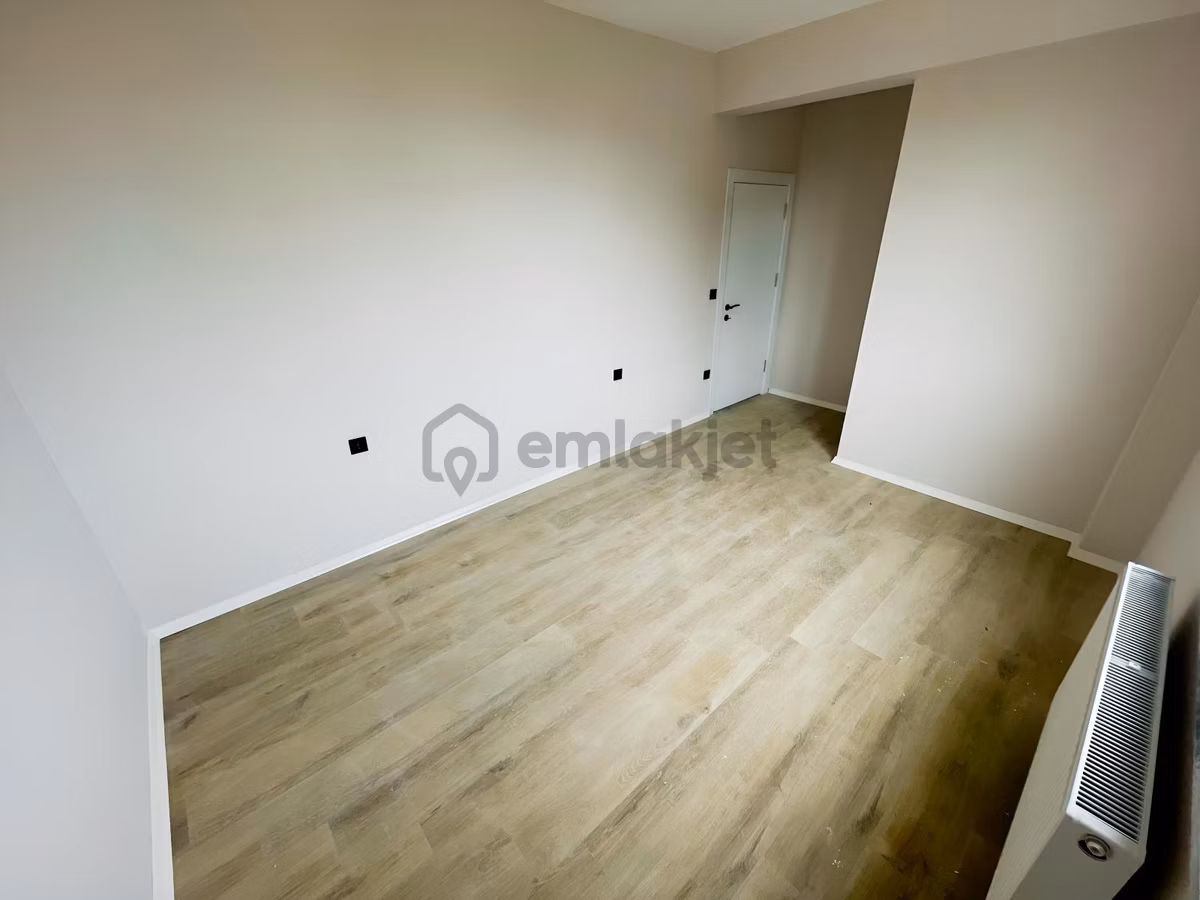 Sultanbeyli Site İçinde Ara Kat, Ebeveyn Banyolu, Otoparklı 2+1 - 8