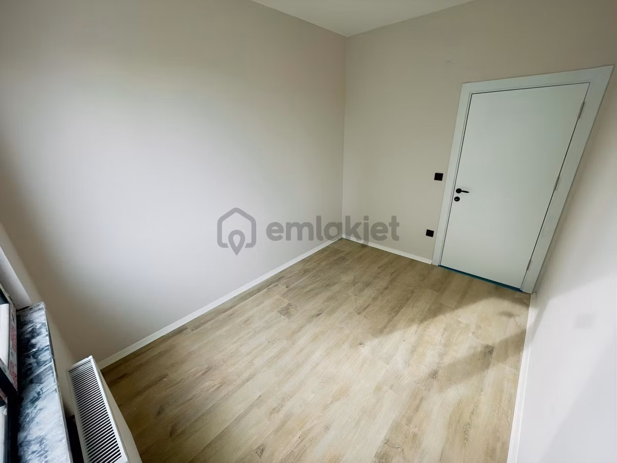 Sultanbeyli Site İçinde Ara Kat, Ebeveyn Banyolu, Otoparklı 2+1 - 14