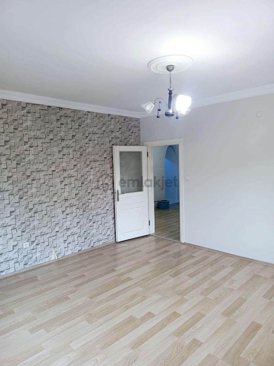 Kiralık 100 M² Caddeye Yakın Konumda 2+1 Daire - 2
