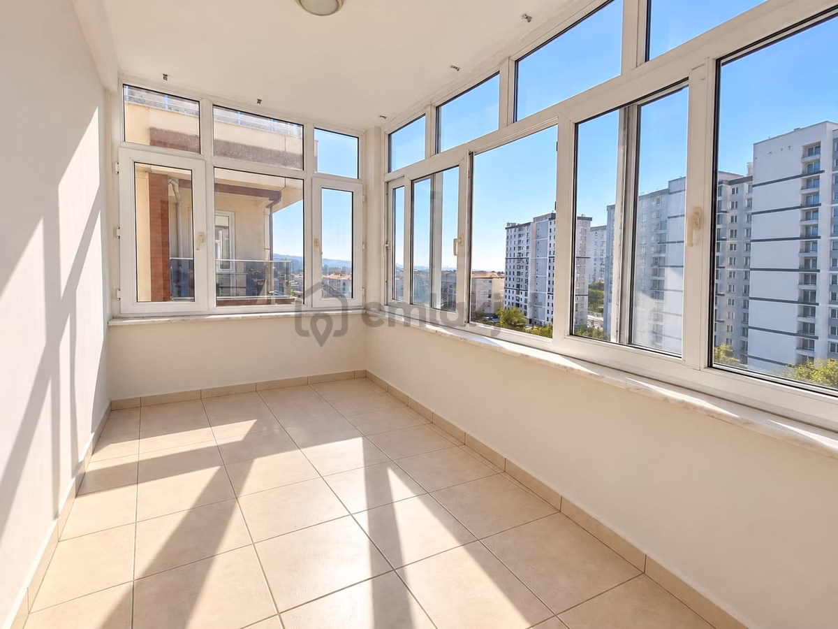Küçükçekmece'de Panoramik Göl Manzaralı Bakımlı Dubleks - 19