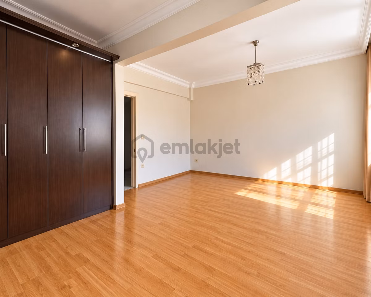 Küçükçekmece'de Panoramik Göl Manzaralı Bakımlı Dubleks - 31
