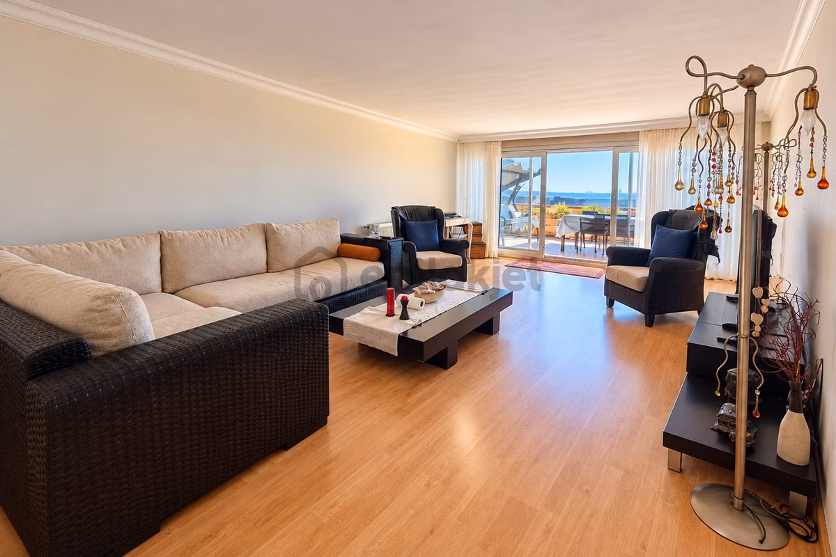 Küçükçekmece'de Panoramik Göl Manzaralı Bakımlı Dubleks - 14