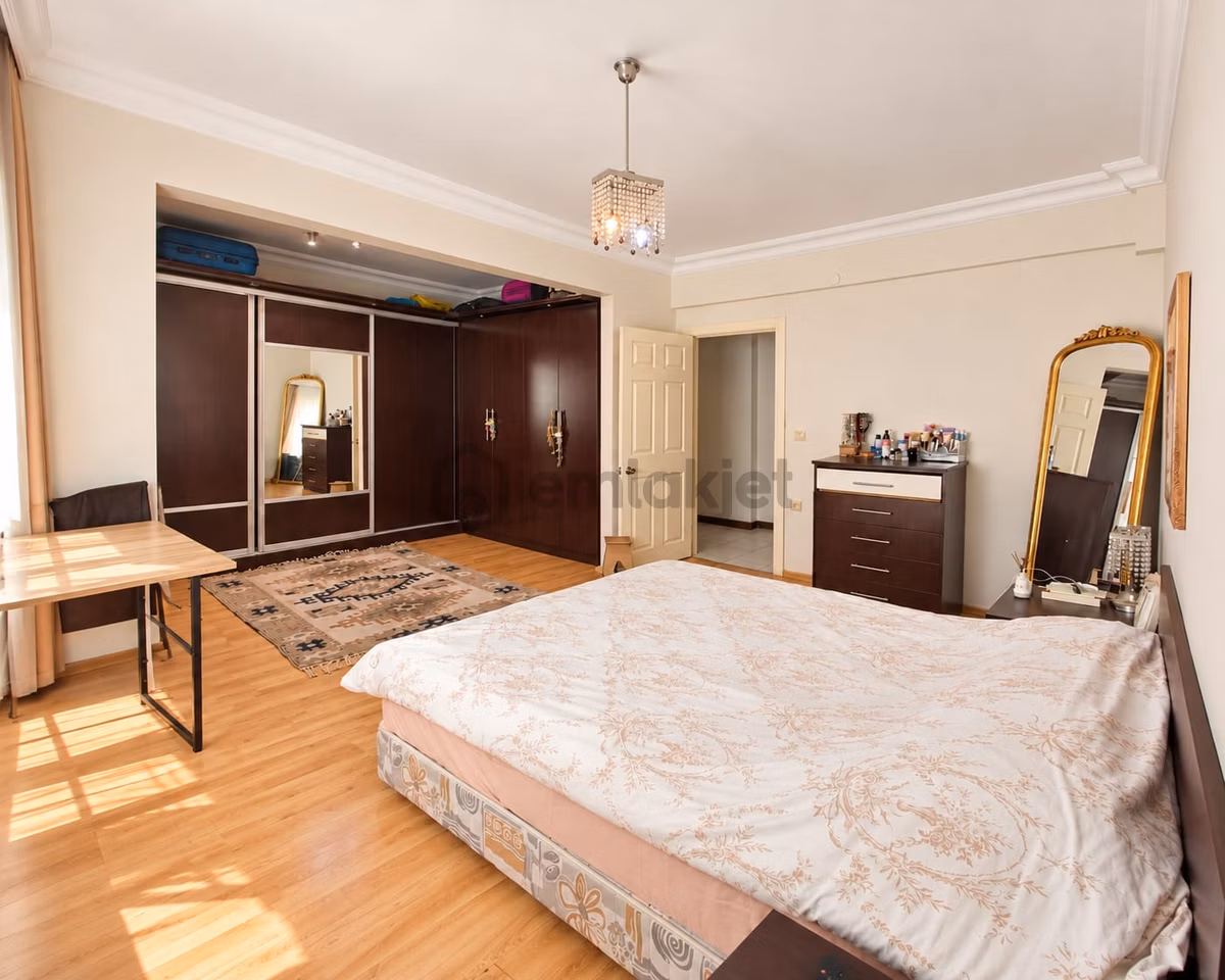Küçükçekmece'de Panoramik Göl Manzaralı Bakımlı Dubleks - 28