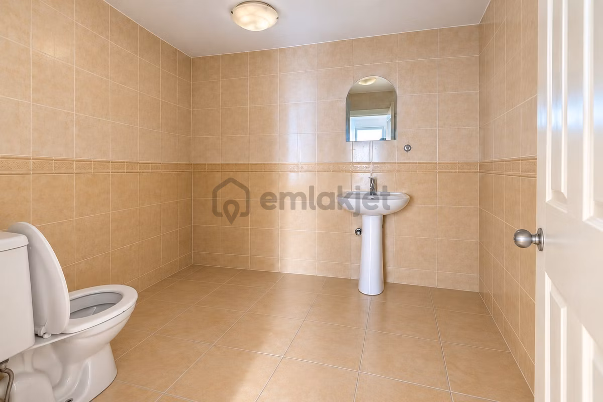 Küçükçekmece'de Panoramik Göl Manzaralı Bakımlı Dubleks - 13