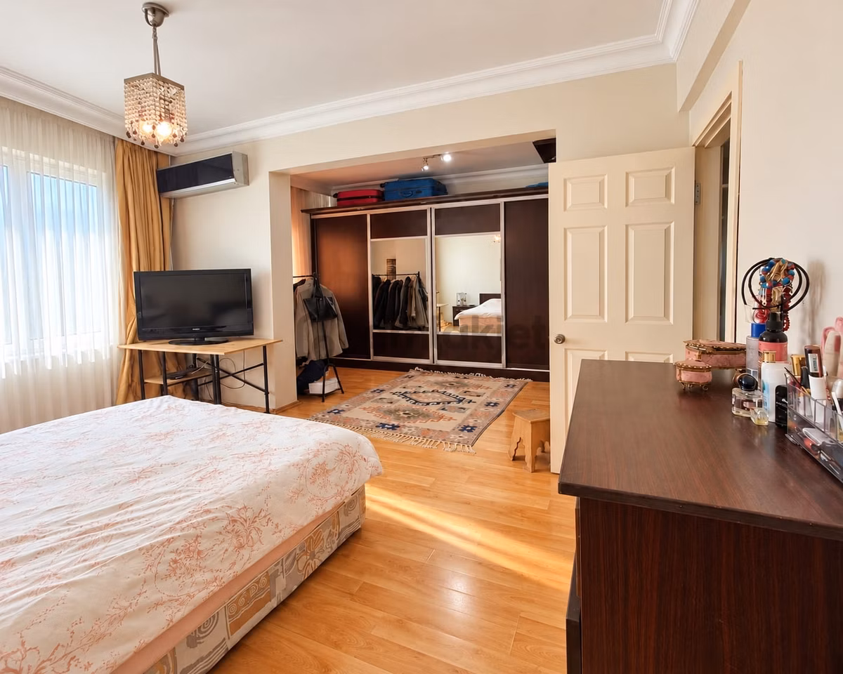 Küçükçekmece'de Panoramik Göl Manzaralı Bakımlı Dubleks - 32