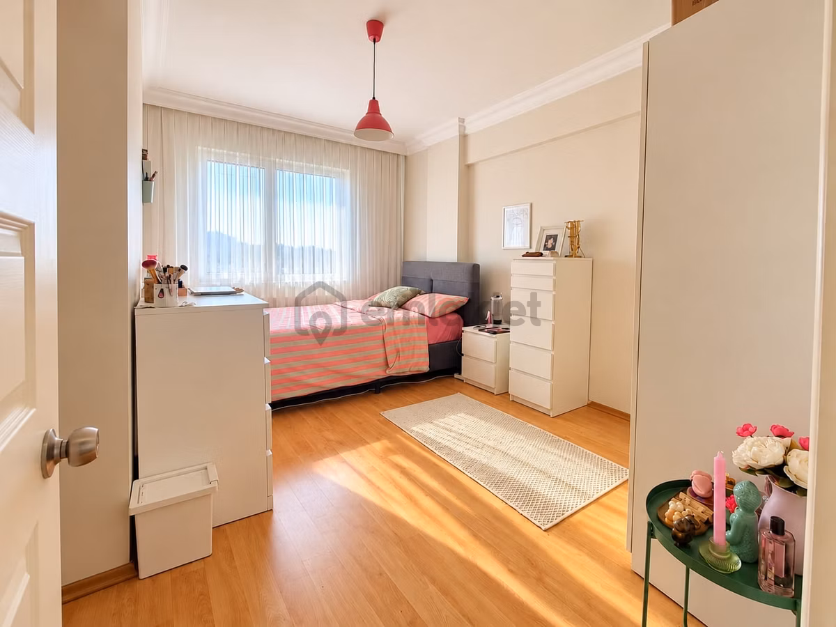 Küçükçekmece'de Panoramik Göl Manzaralı Bakımlı Dubleks - 25