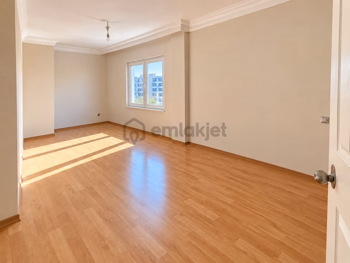 Küçükçekmece'de Panoramik Göl Manzaralı Bakımlı Dubleks - 16