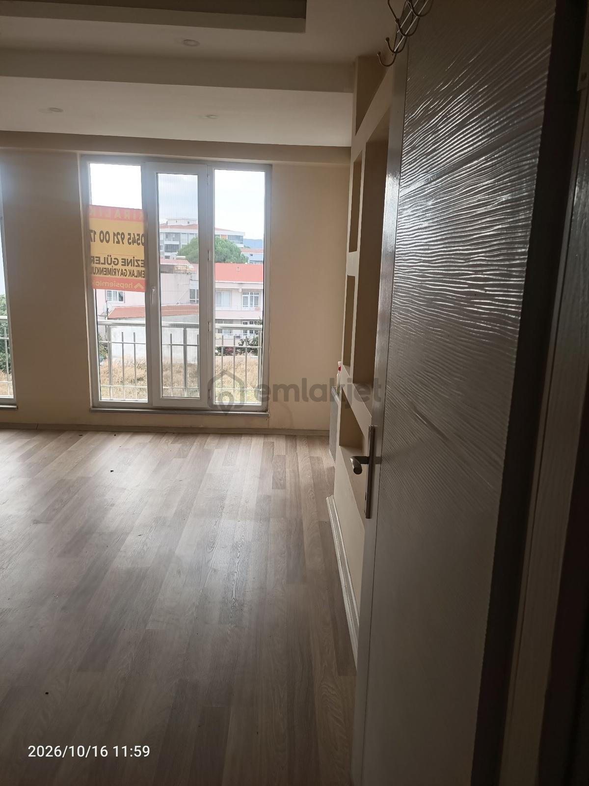 Ezine Camikebir'de Kiralık Balkonlu 1+1 Daire - 13