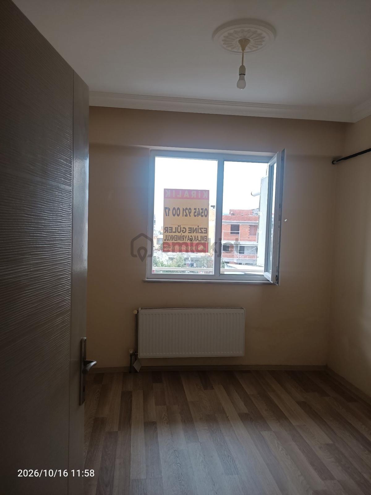 Ezine Camikebir'de Kiralık Balkonlu 1+1 Daire - 15
