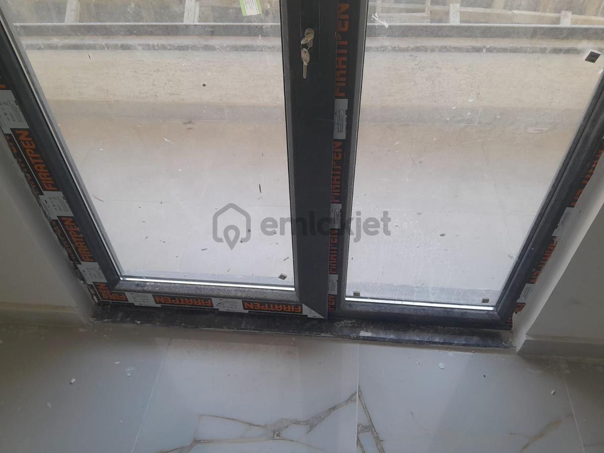 Herekede Cadde Üzeri E-5 Ve Üniversiteye Yakın Bahçeli 2+1 Dubx - 12