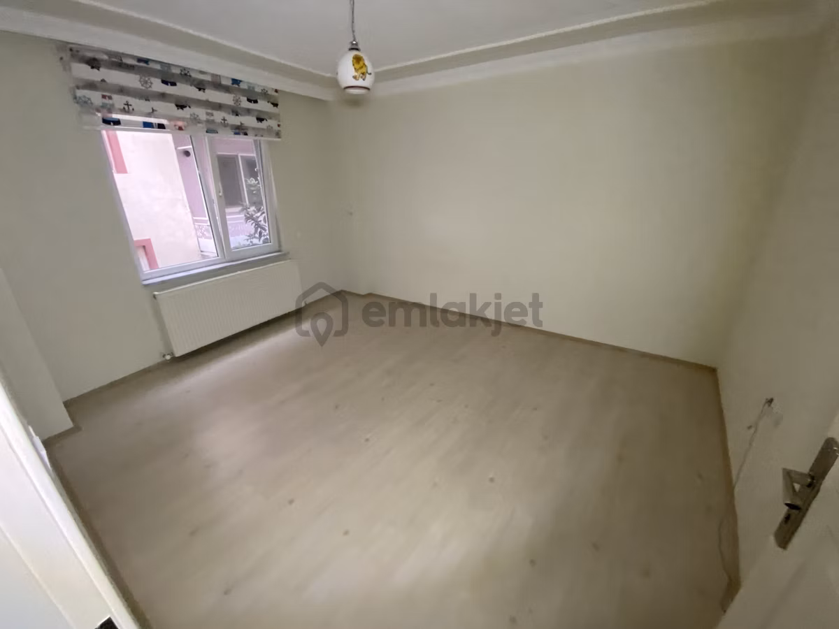 Sütlüce Mahallesinde Satılık Ara Kat 2+1 Daire - 15